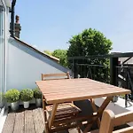 Spacious 3 Bedroom Flat With Terrace