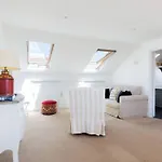 Spacious 3 Bedroom Flat With Terrace