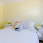 Spacious 3 Bedroom Flat With Terrace