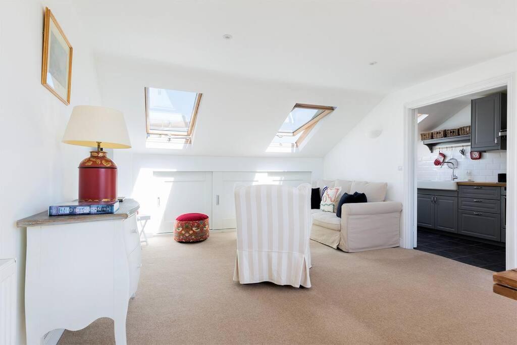 Spacious 3 Bedroom Flat With Terrace Appartamento *