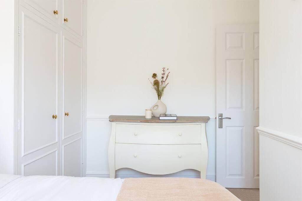 Spacious 3 Bedroom Flat With Terrace Appartamento