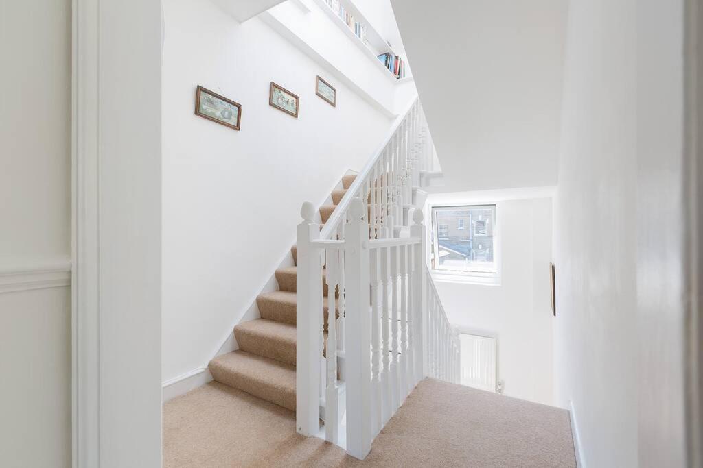 Spacious 3 Bedroom Flat With Terrace Appartamento *